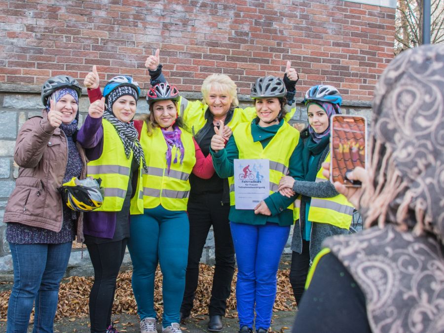 Fahrradtraining für geflüchtete Frauen © Amt für Presse- und Öffentlichkeitsarbeit, Kreis Paderborn, Julian Sprenger